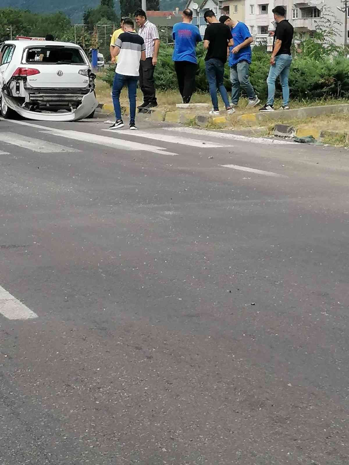 Kavşakta trafik kazası: 1 yaralı