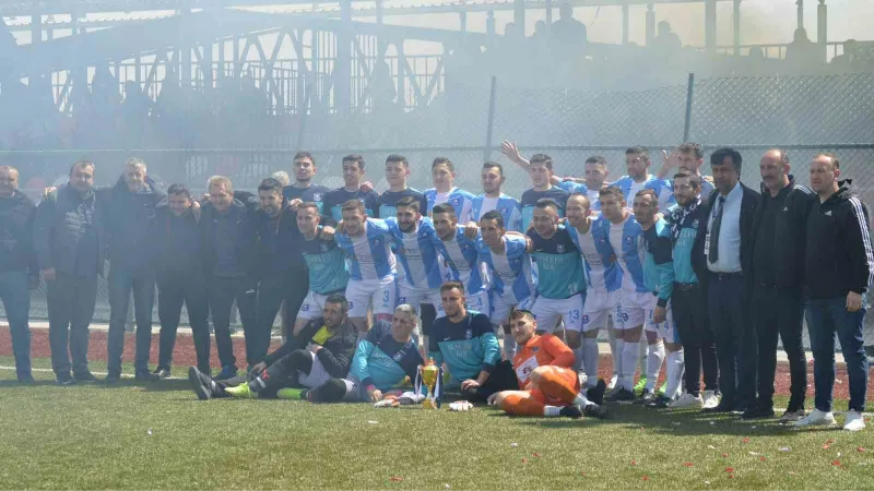Tavşanlı’da Çobanköyspor şampiyonluk kupasını aldı