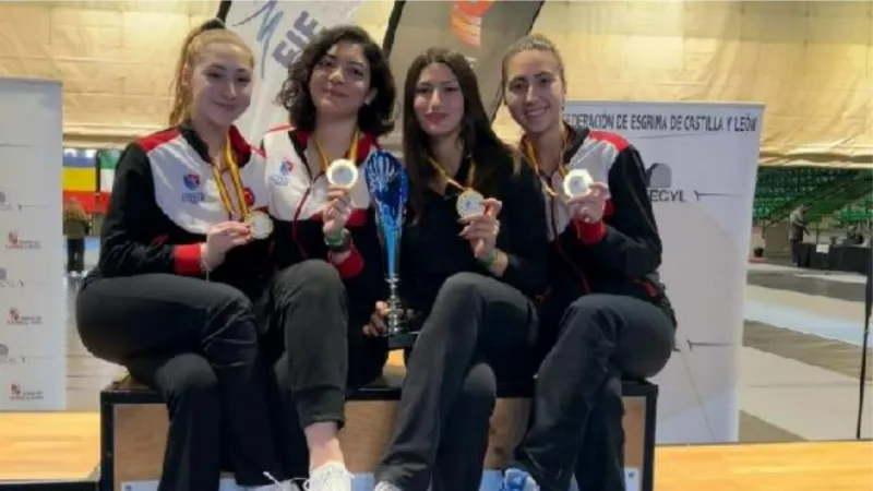 Genç Kadınlar Kılıç Takımı İspanya'da şampiyon oldu