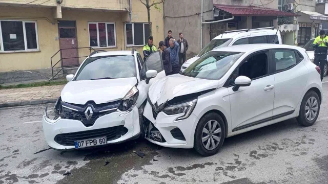 Alkollü araç kullanırken kazaya karıştı