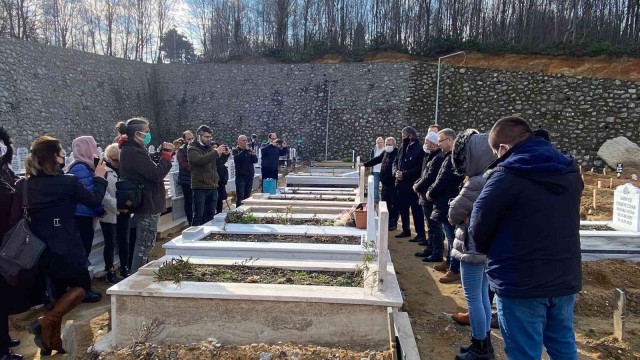 Gazeteci Ferdi Akıllı, ölümünün yıldönümünde mezarı başında anıldı