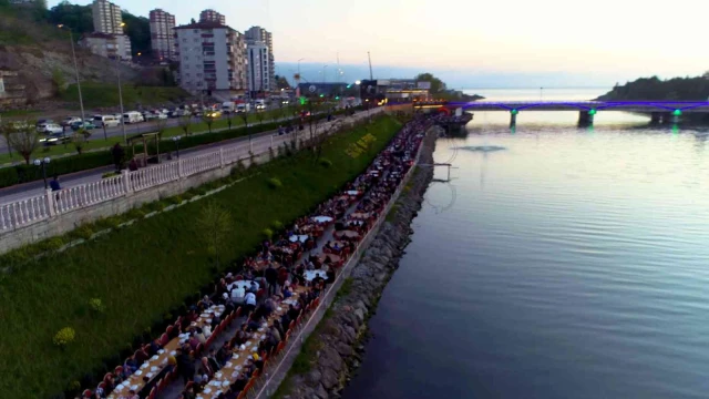 Gülüç’te 5 bin kişi muhteşem manzara eşliğinde birlikte iftar açtı