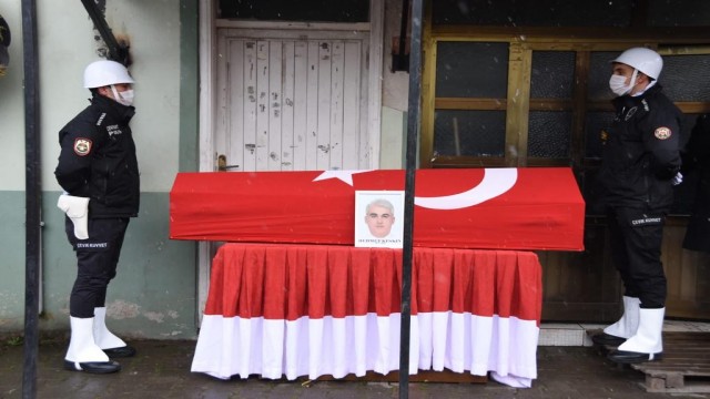Şehit polis memuru son yolculuğuna uğurlandı