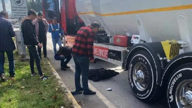 Yolun karşısına geçmek isterken tanker çarptı, hastanede kurtarılamadı