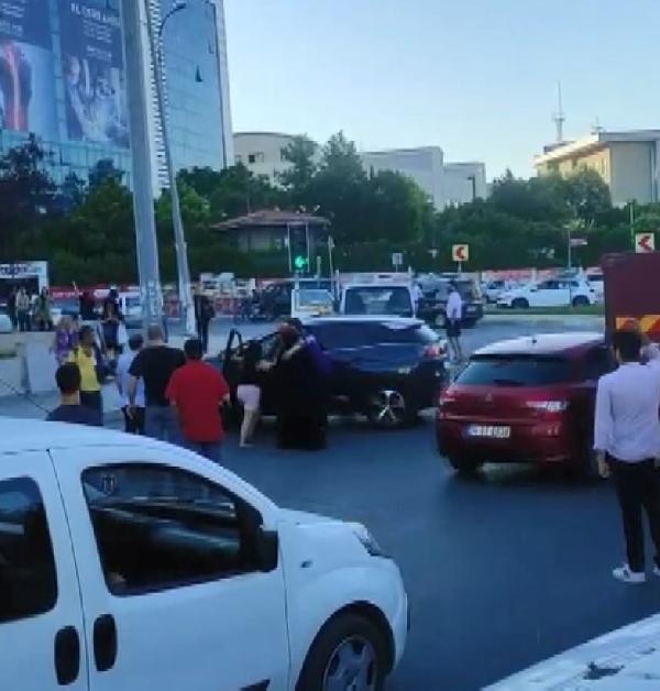 Beylikdüzü’nde trafik tartışması kanlı bitti: 1’i ağır 2 yaralı