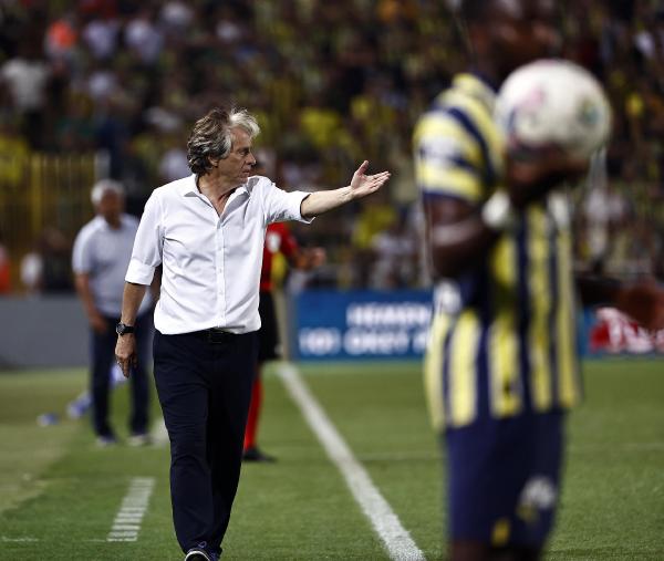 Jorge Jesus'tan oyuncularına: 10 kişiyle oynadınız, bu hiç kolay değil