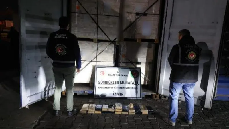 İzmir'de, Ekvador'dan gelen gemide 25,8 kilo kokain ele geçirildi