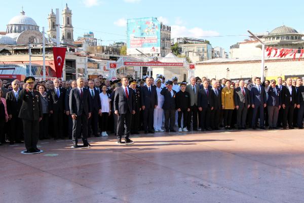 İstanbul'un Kurtuluşunun 99. yıl dönümünde Taksim'de tören düzenlendi