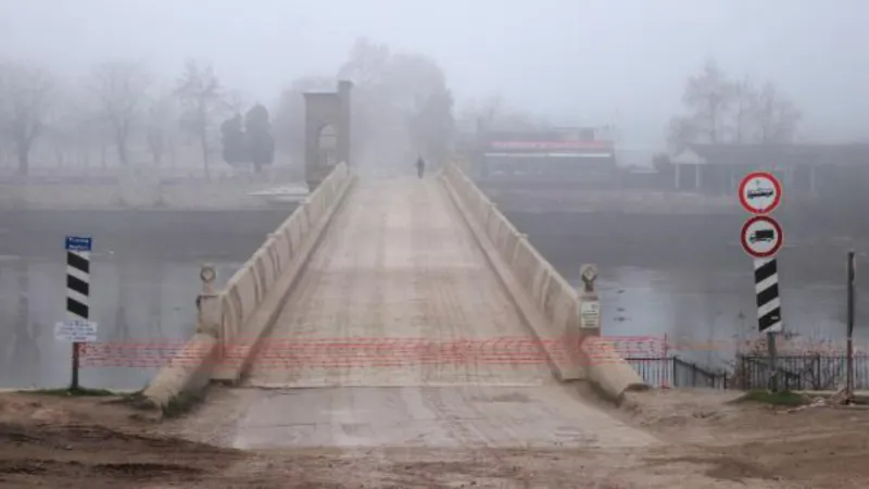 Edirne'de tarihi Tunca Köprüsü, hızlı tren çalışması nedeniyle kapatıldı