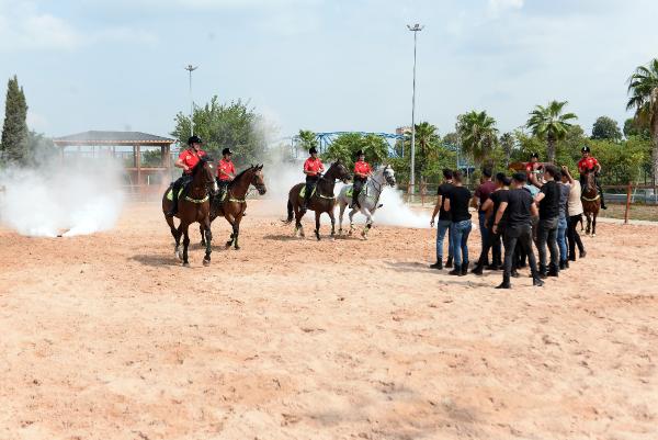 Atlı polislerden 'müdahale' tatbikatı