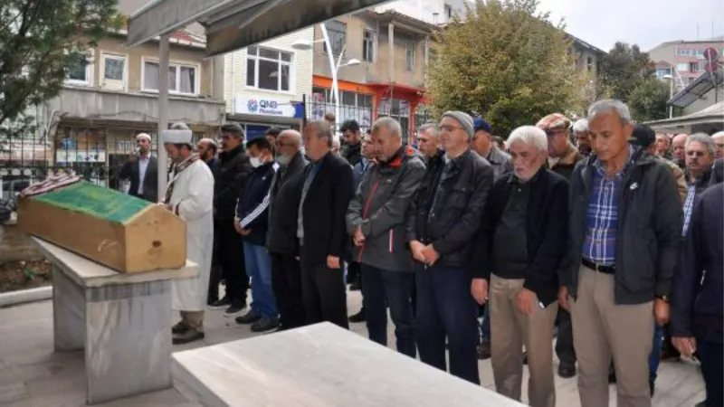 Sevgilisinin öldürüp çöp toplama merkezine attığı Hüsniye, Tekirdağ'da toprağa verildi