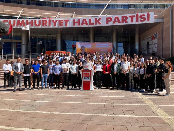 CHP Gençlik Kolları'ndan AK Parti'ye 'kargo paketi'