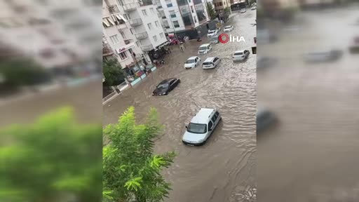 İzmir’de etkili olan sağanak yağış, bazı bölgelerde hayatı felç etti