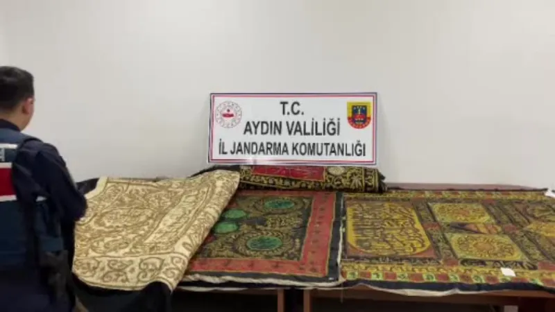 Aydın’da 18. yüzyıla ait altın işlemeli 19 parça Kabe örtüsü ele geçirildi