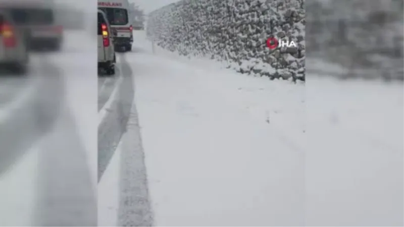 Muğla-Denizli Karayolu kar nedeniyle ulaşıma kapandı