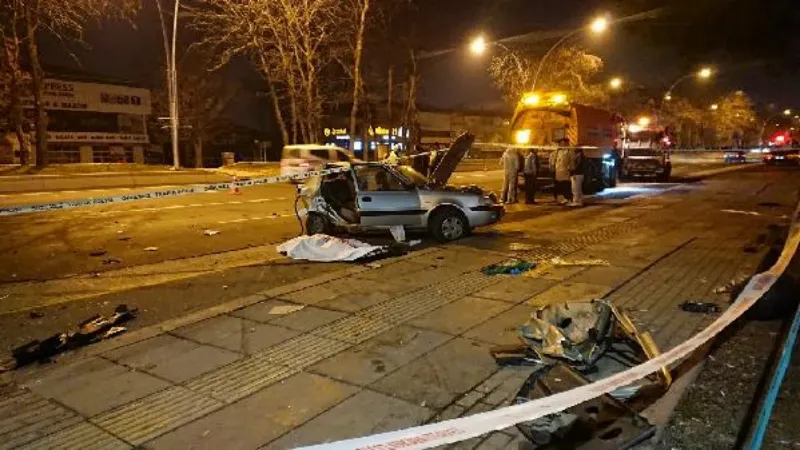 Ankara'da iki otomobil çarpıştı: 2 ölü, 3 yaralı