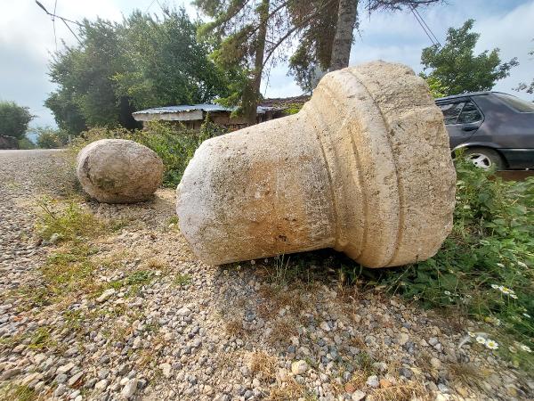 Bolu'da villa bahçesindeki 2 tarihi sütun, müzeye götürülecek