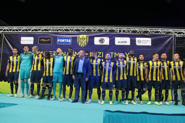 Ankaragücü’nde yeni transferler için imza töreni düzenlendi