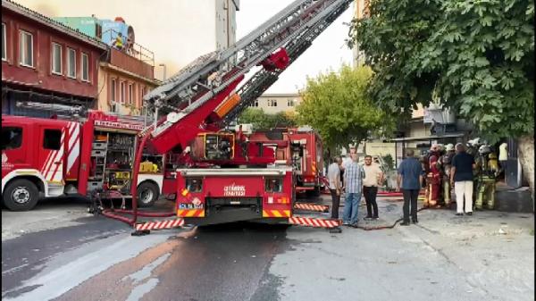 Beylikdüzü'nde boya üretim tesisinde yangın