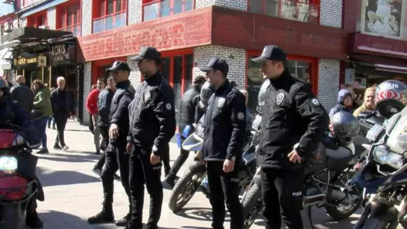 Bakırköy'de yaya yolunu kullanan motosiklet sürücülerine ceza