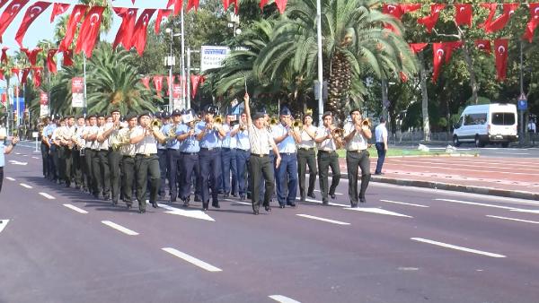 Vatan Caddesi'nde 30 Ağustos Zafer Bayramı provası