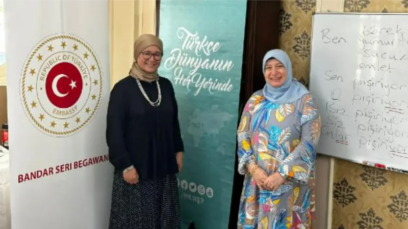 Güney Asya ülkesi Brunei’deki merkezde Türkçe öğreniyorlar