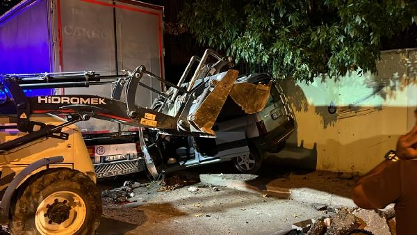 Kartal'da alkollü sürücü yayalara çarptı: 4 yaralı