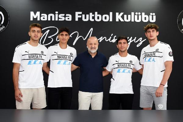 Manisa FK'da gençlerden imza