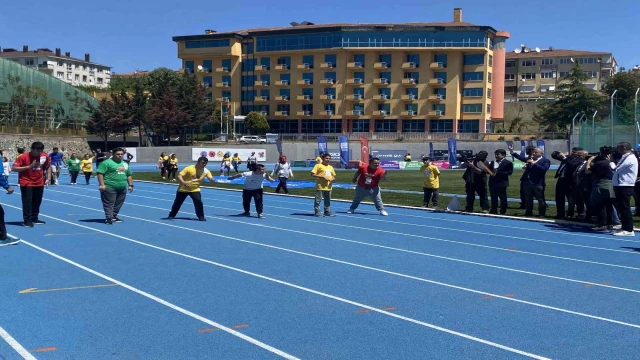 2 bin 100 sporcu, Üsküdar’da 15. Uluslararası Özel Sporcular Atletizm Şenliğinde ter döktü