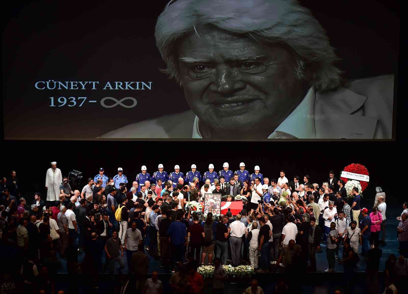 Cüneyt Arkın için AKM’de cenaze töreni