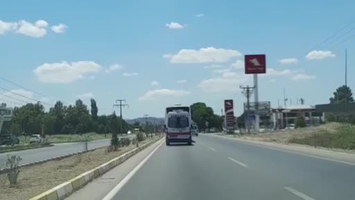 Ambulansa yol vermeyen otobüs kilometrelerce yoluna devam etti