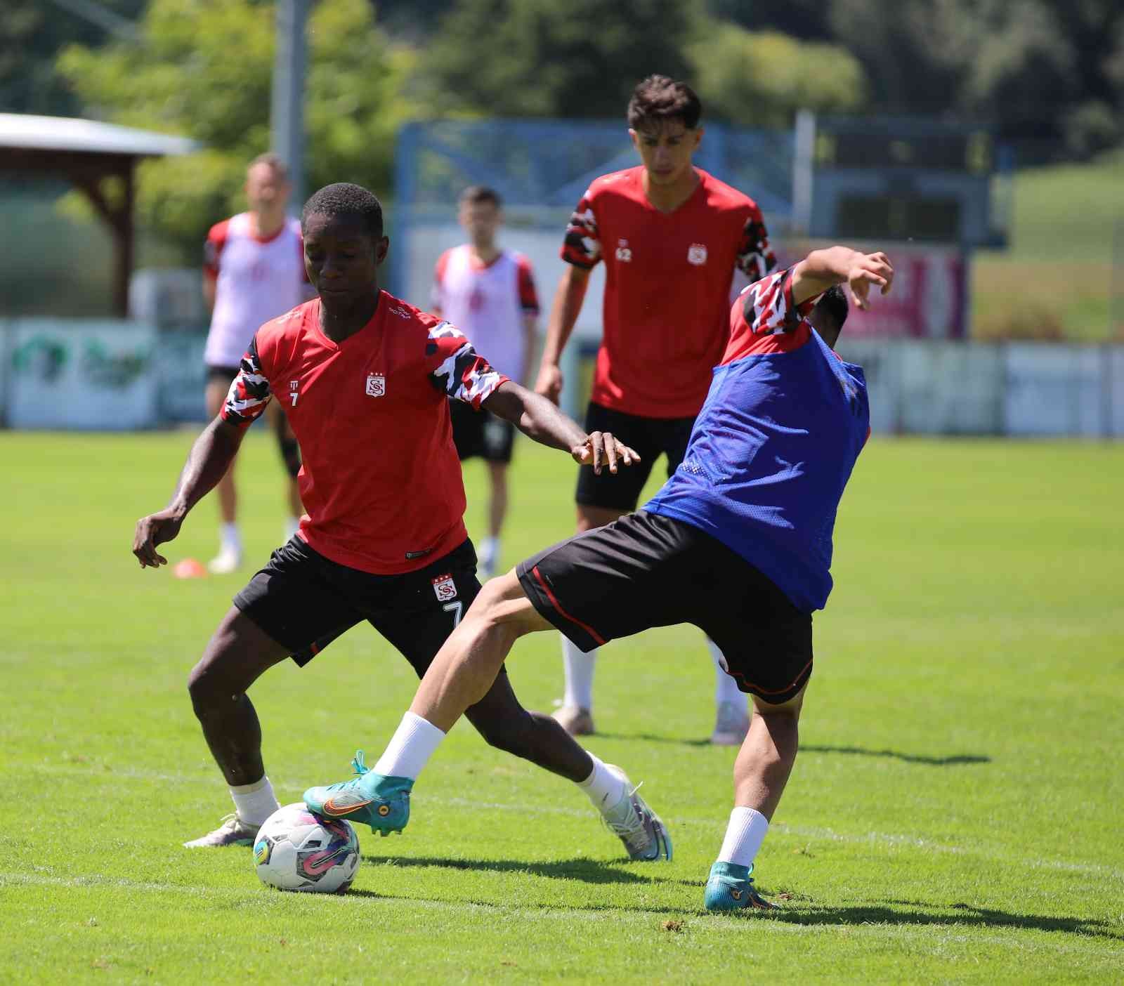 Sivasspor günün ilk antrenmanını yaptı