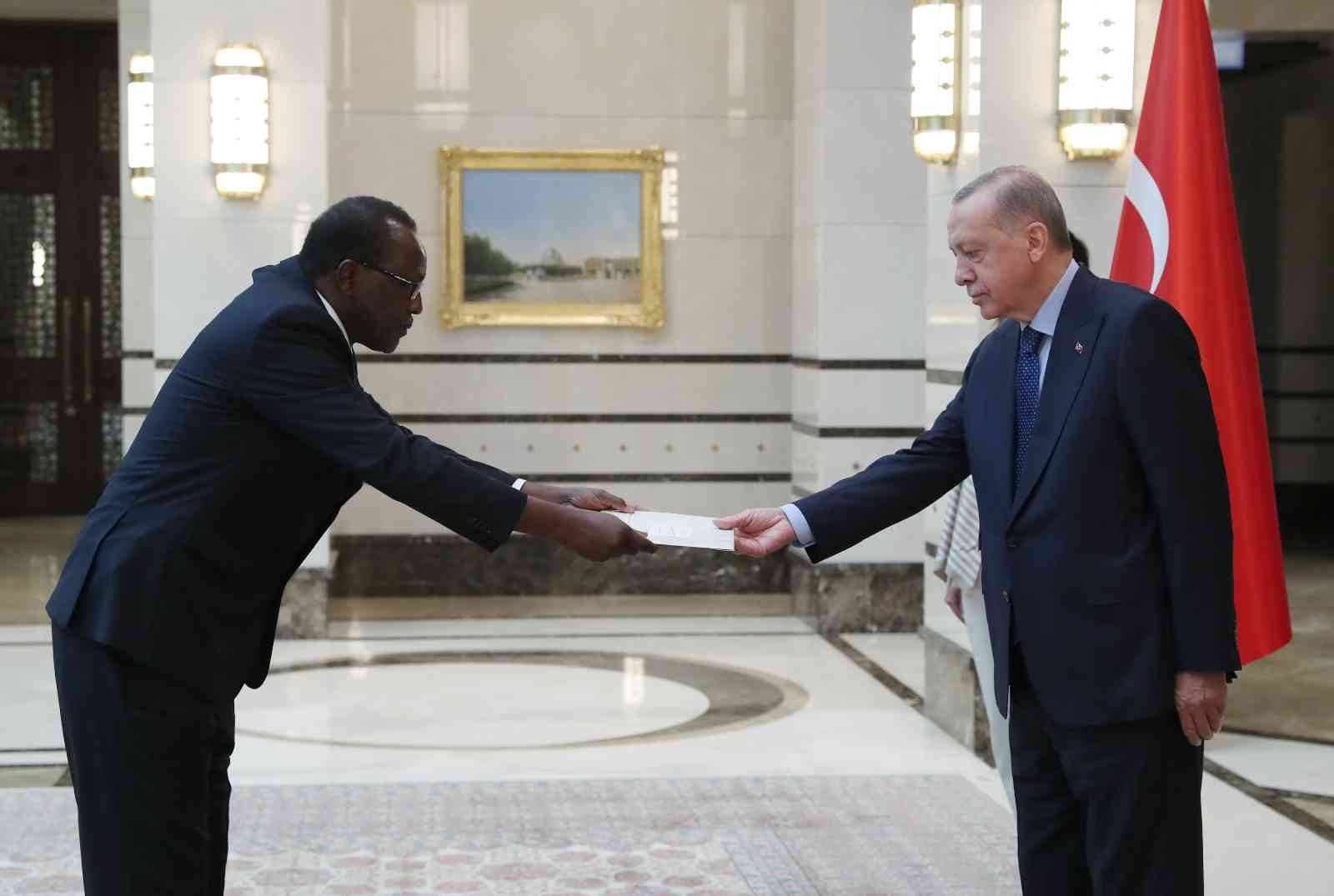 Sudan Büyükelçisi Eltayeb, Cumhurbaşkanı Erdoğan’a güven mektubu sundu