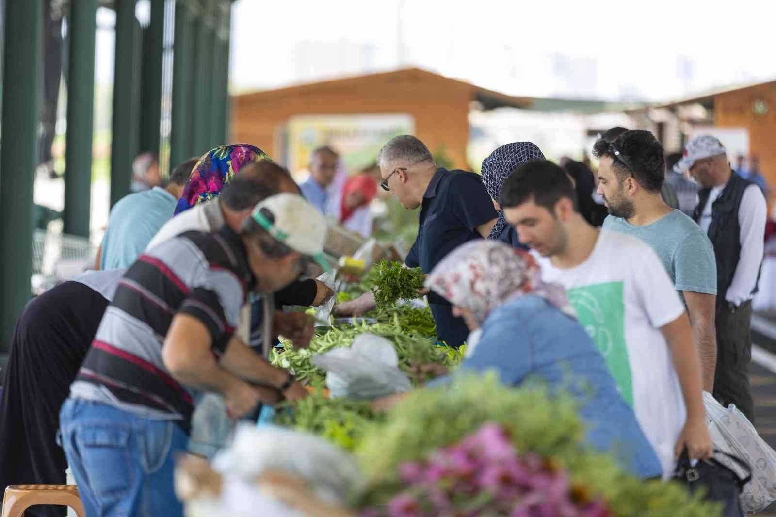 Büyükşehir’in ’doğal ürünler bahçesi pazarı’ açıldı