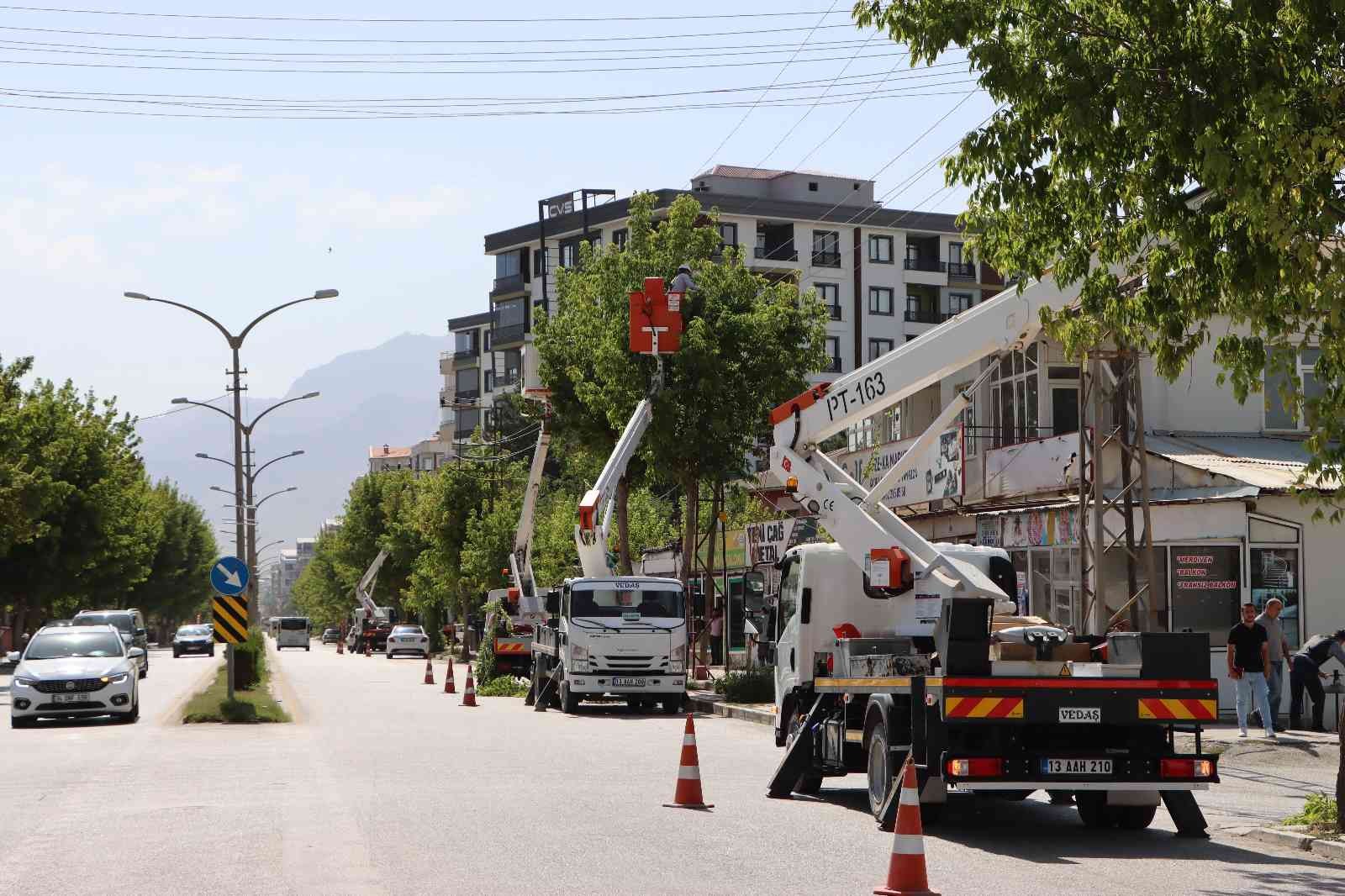 VEDAŞ ekipleri kesintisiz enerji mesaisinde