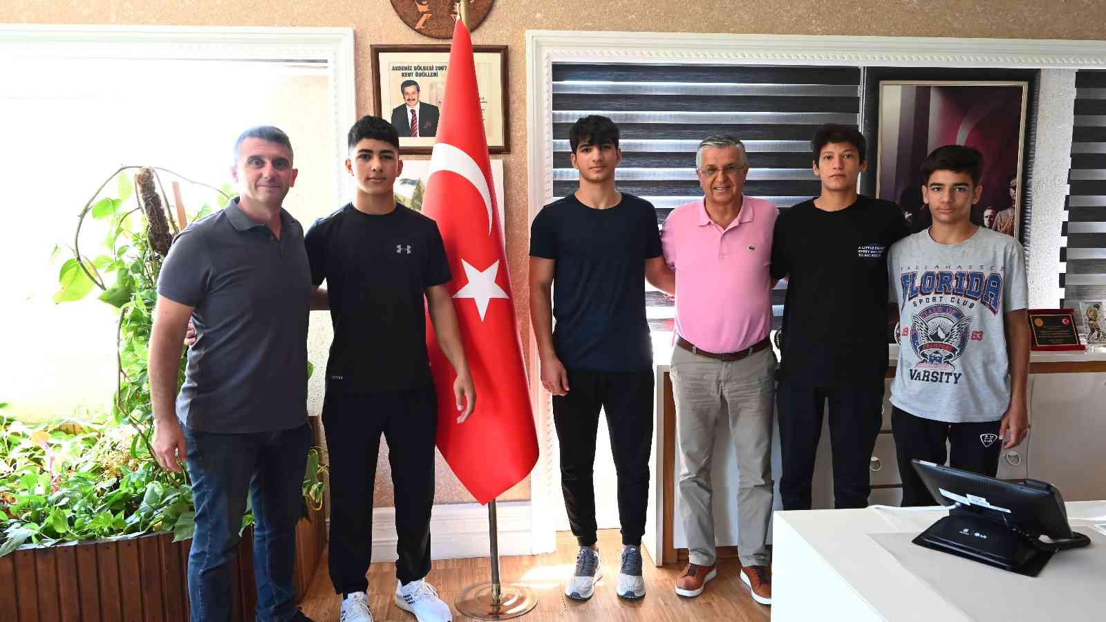 Kemer Belediyesi’nden sporculara ulaşım desteği sözü