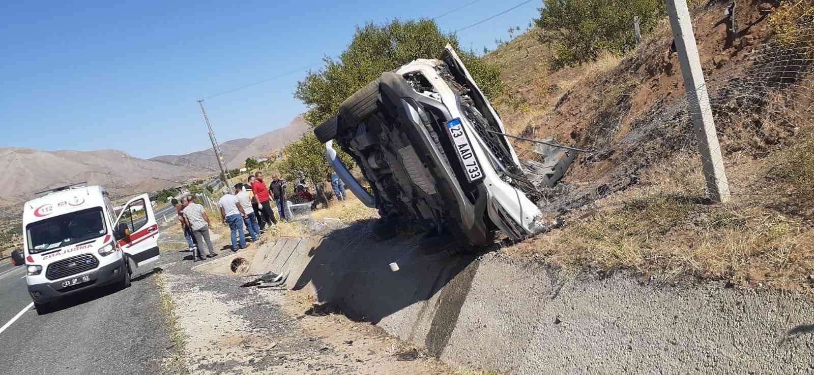 Elazığ’da otomobil yan yattı: 1 yaralı