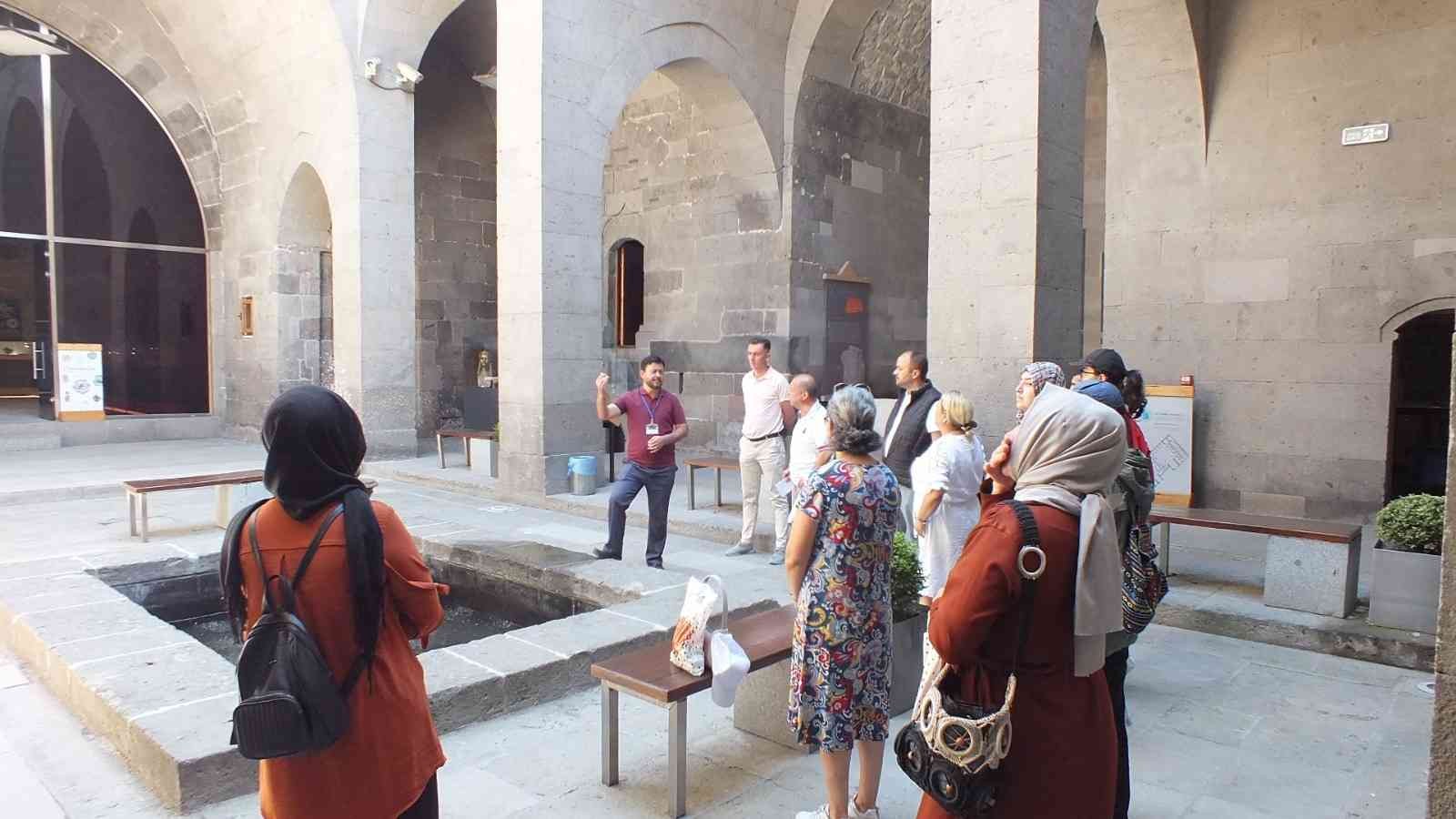 Kursiyerler, Kayseri’nin güzelliklerini keşfediyor