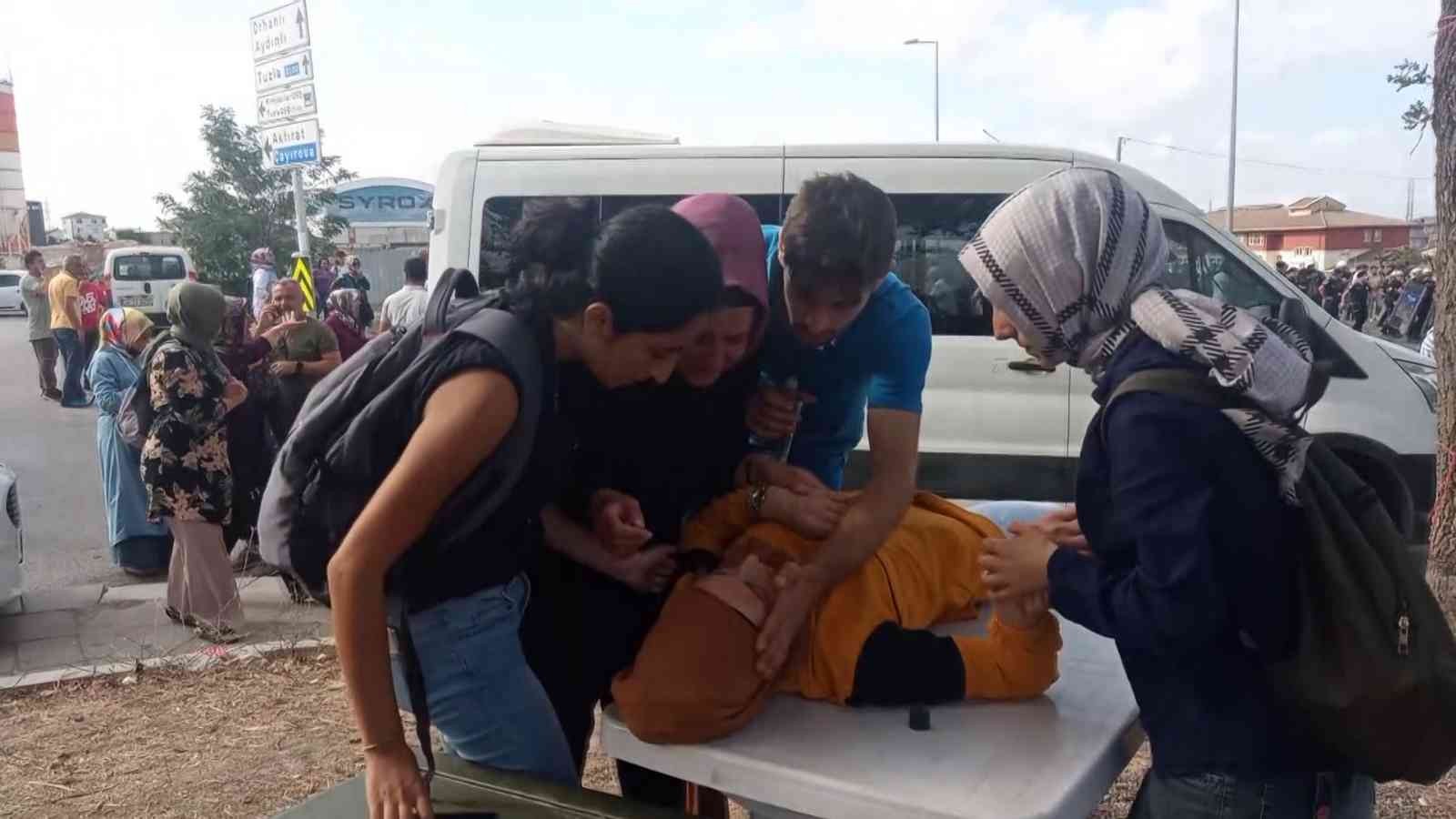 Tuzla’da işten çıkarılan fabrika işçileri ile polis arasında gerginlik