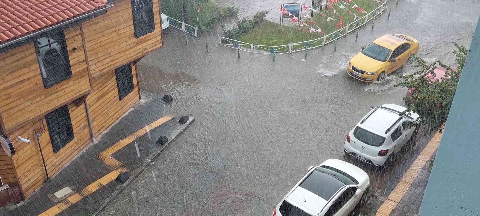 Meteoroloji sarı kodla uyarmıştı: Tekirdağ’da gökyüzünden adeta su boşaldı