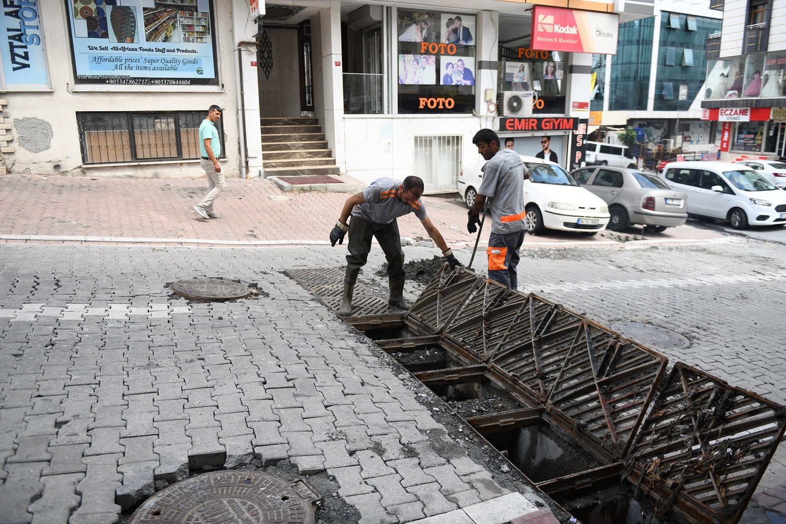 Esenyurt’ta beklenen sağanak yağış öncesi önlemler alındı