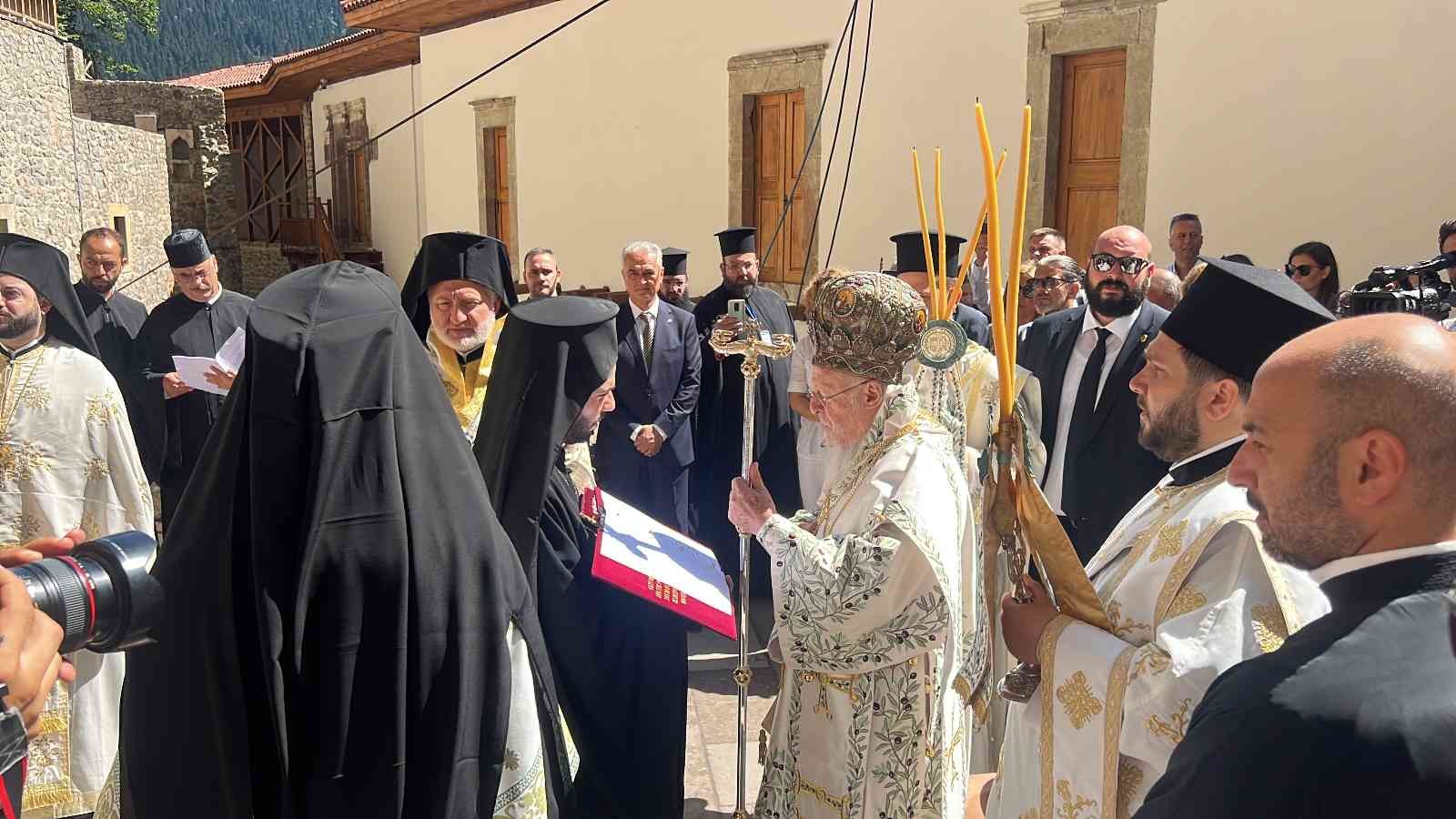 Fener Rum Patriği Bartholomeos ayin için Sümela Manastırı’na geldi