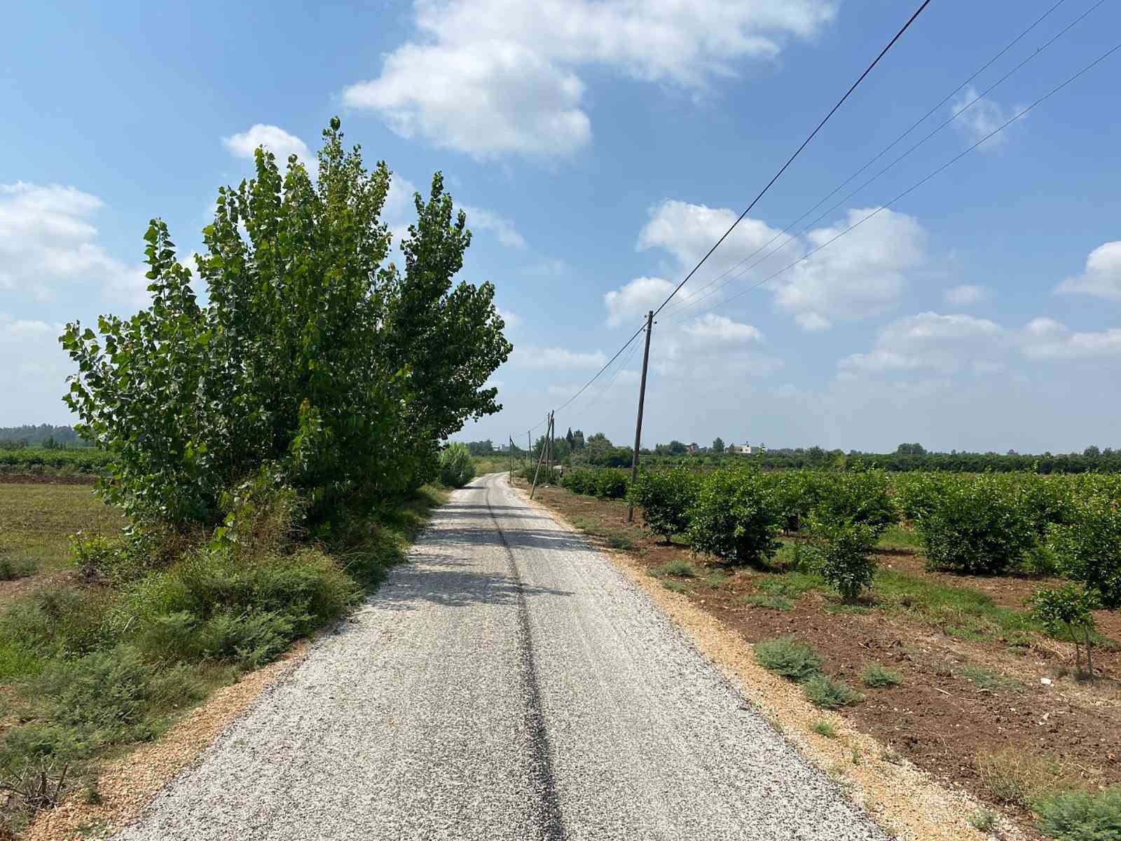 Tarsus’ta 12 mahallenin yolu daha asfaltlandı