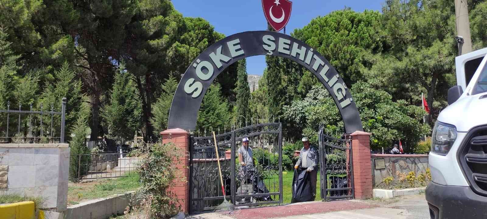 Söke Belediyesi’nden şehitlikte bakım çalışması