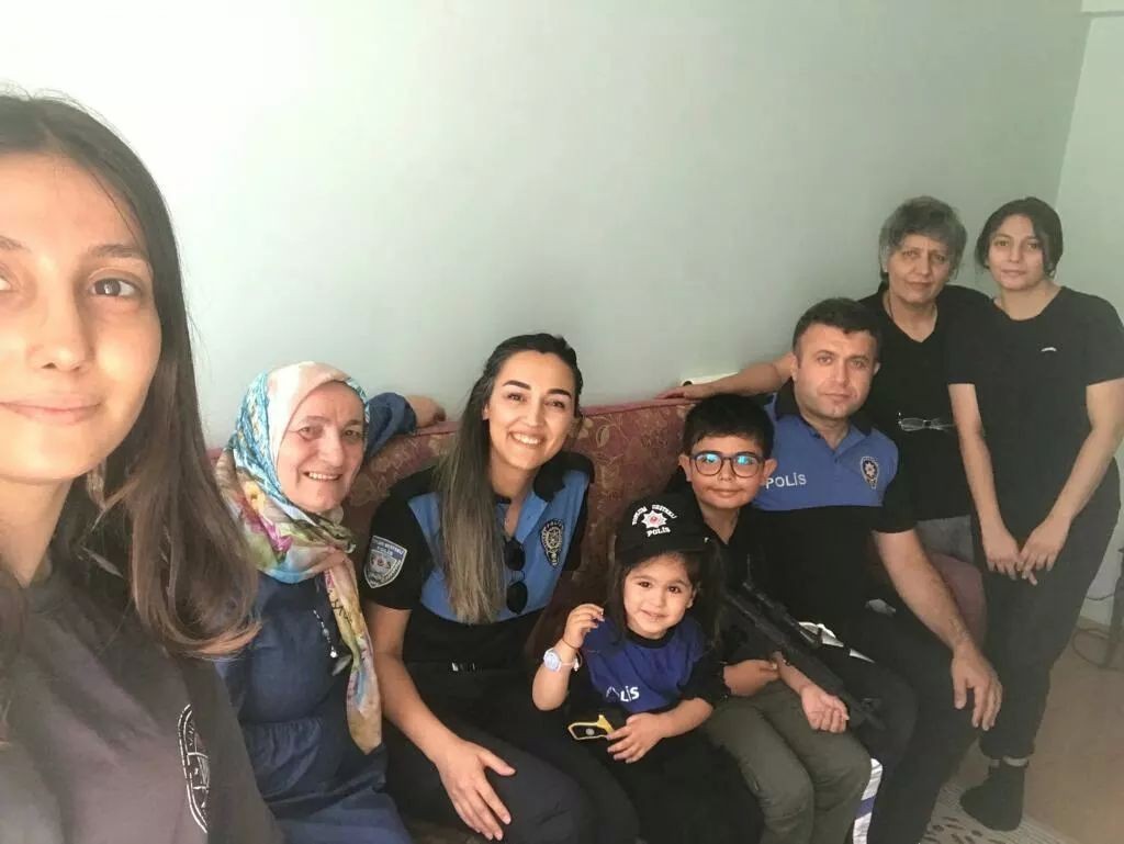 TDP polislerinden 8 yaşındaki Hüseyin’e sürpriz ziyaret