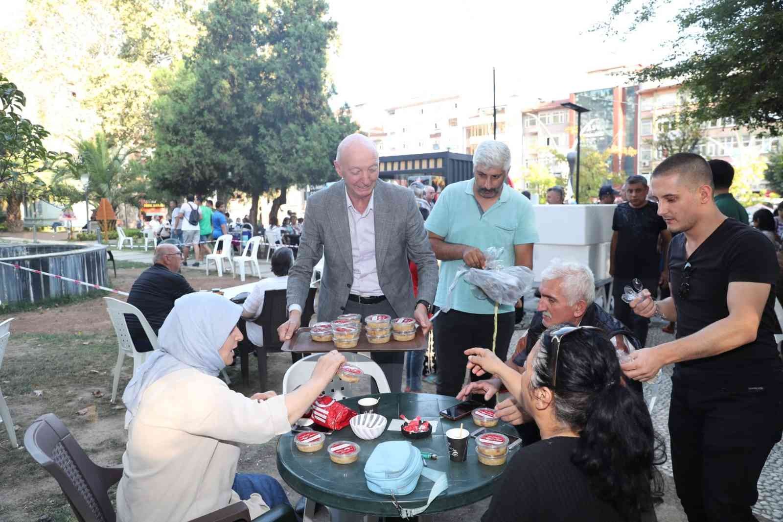 Cumhuriyet Parkı’nda damaklar aşure ile tatlandı