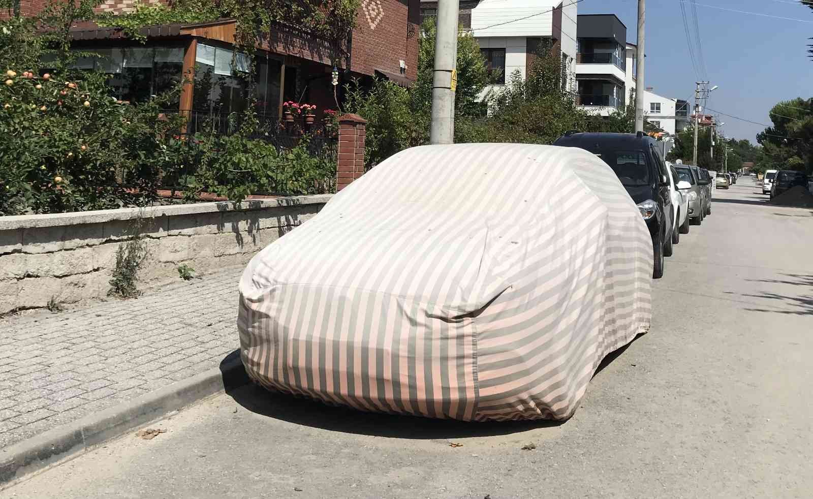 Araçları park halindeki sürücüler tedbiri elden bırakmıyor