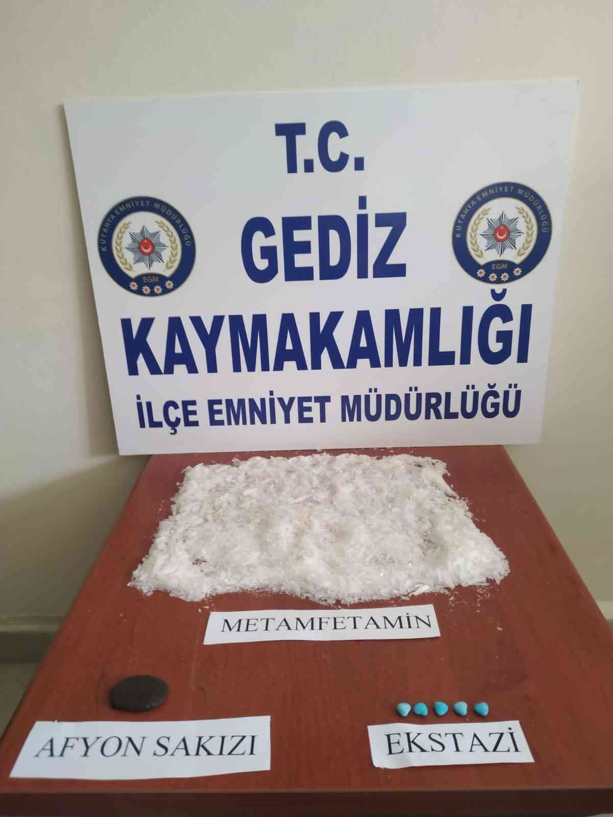 Gediz’de durdurulan araçta uyuşturucu ele geçirildi