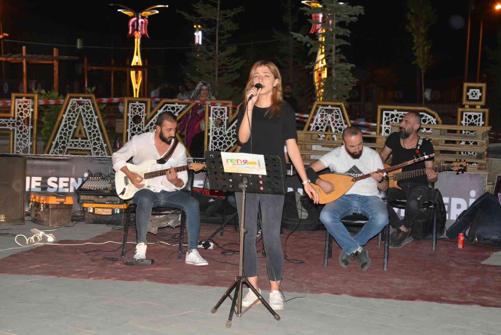 Hakkari’deki etkinliklere Aleyna damgasını vurdu