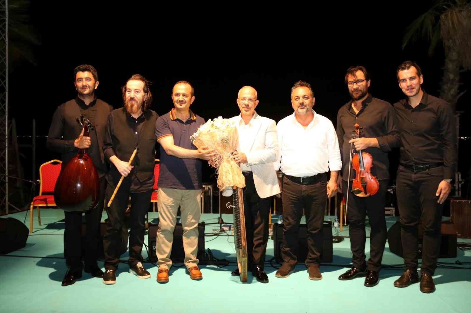 Göksel Baktagir, Darıca’da müziğe doyurdu